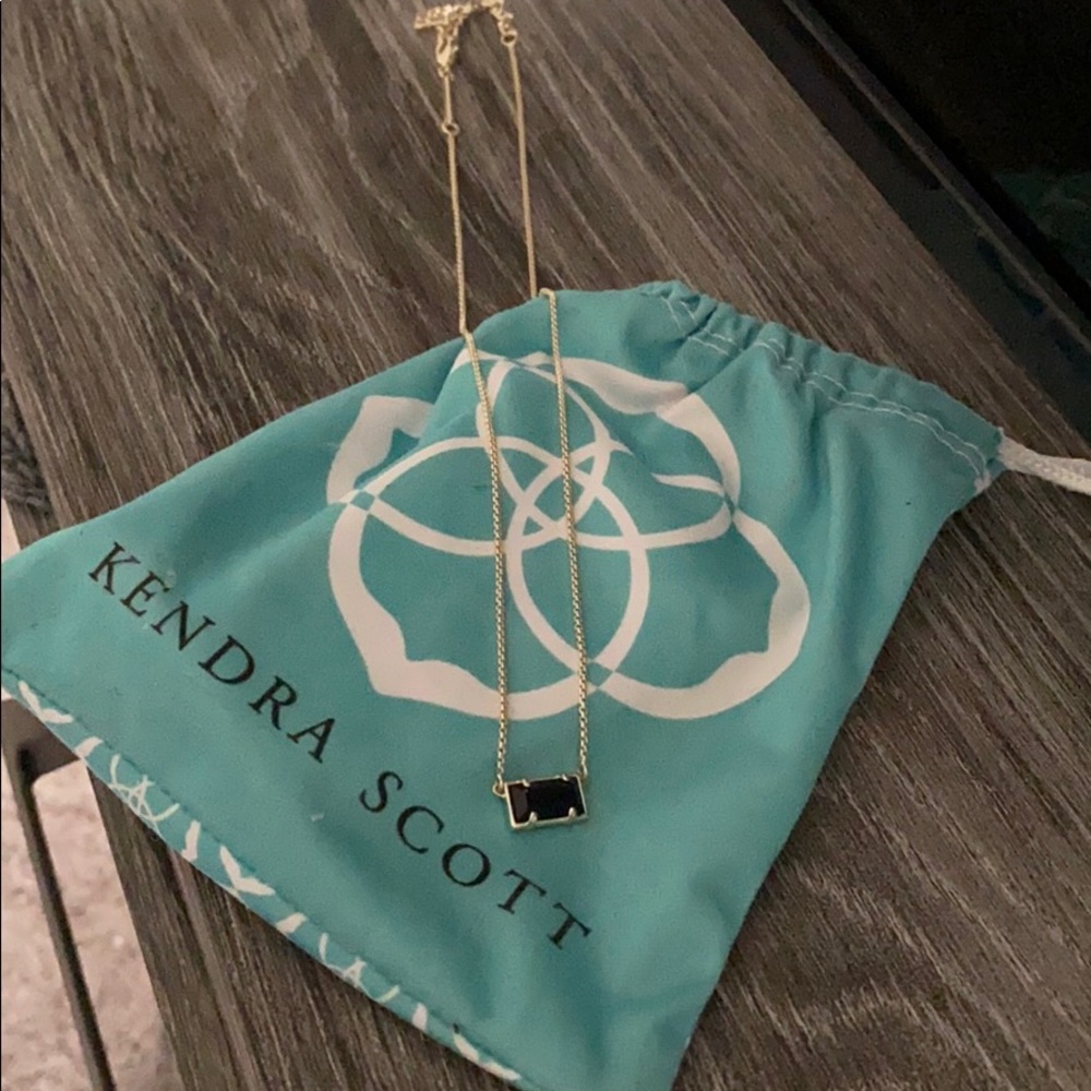 Kendra Scott necklace